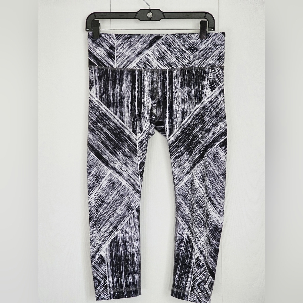 Lululemon sz 8 Wunder Under Crop II Pull On Capri Heatwave White Black P…